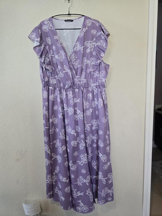 BloomChic Dresses & Skirts - NWOT BloomChic Lavender Floral Wrap Dress Sz 18/20